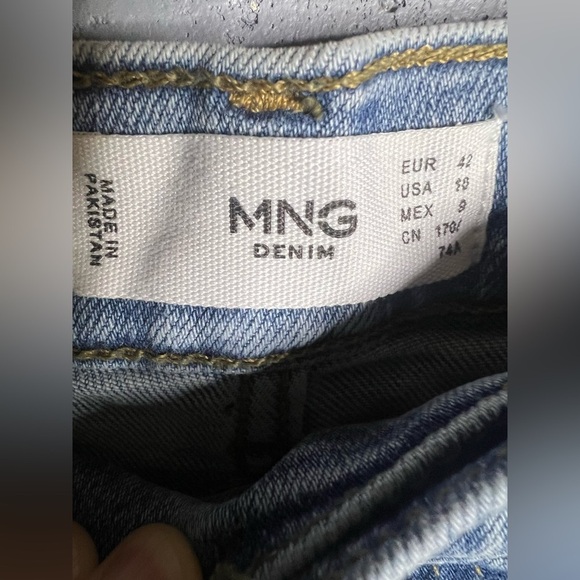 MANGO SIENNA FLARED CROPPED JEANS.  Size 10
NWT - Picture 8 of 11